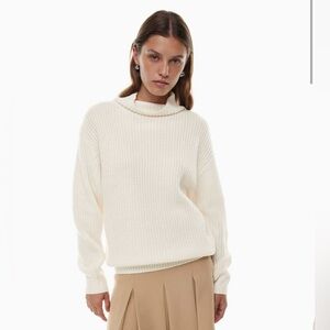 Luxe Aritzia Turtleneck Sweater (cream/M)